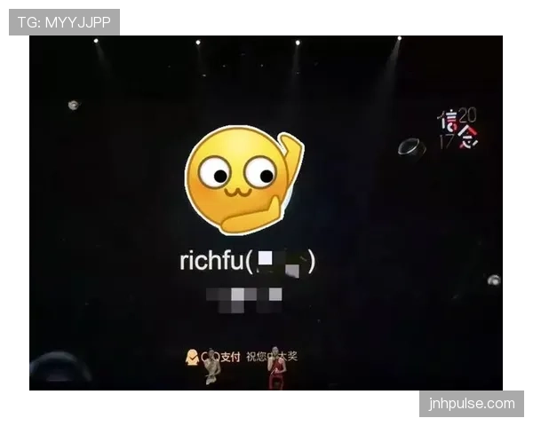 贾一凡训练完随手啃蛋白棒的样子，真不像刚拿百万奖金的人